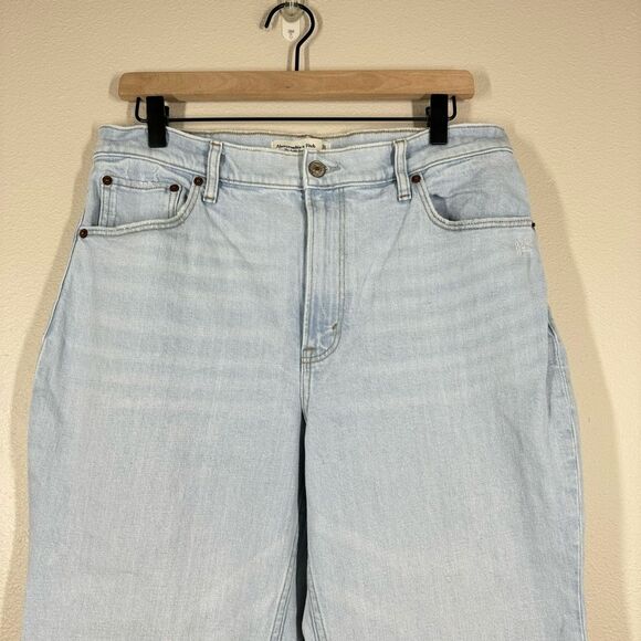 Abercrombie & Fitch Ankle Straight Leg Ultra High Rise Jeans Light Wash 12 31 - Picture 2 of 6